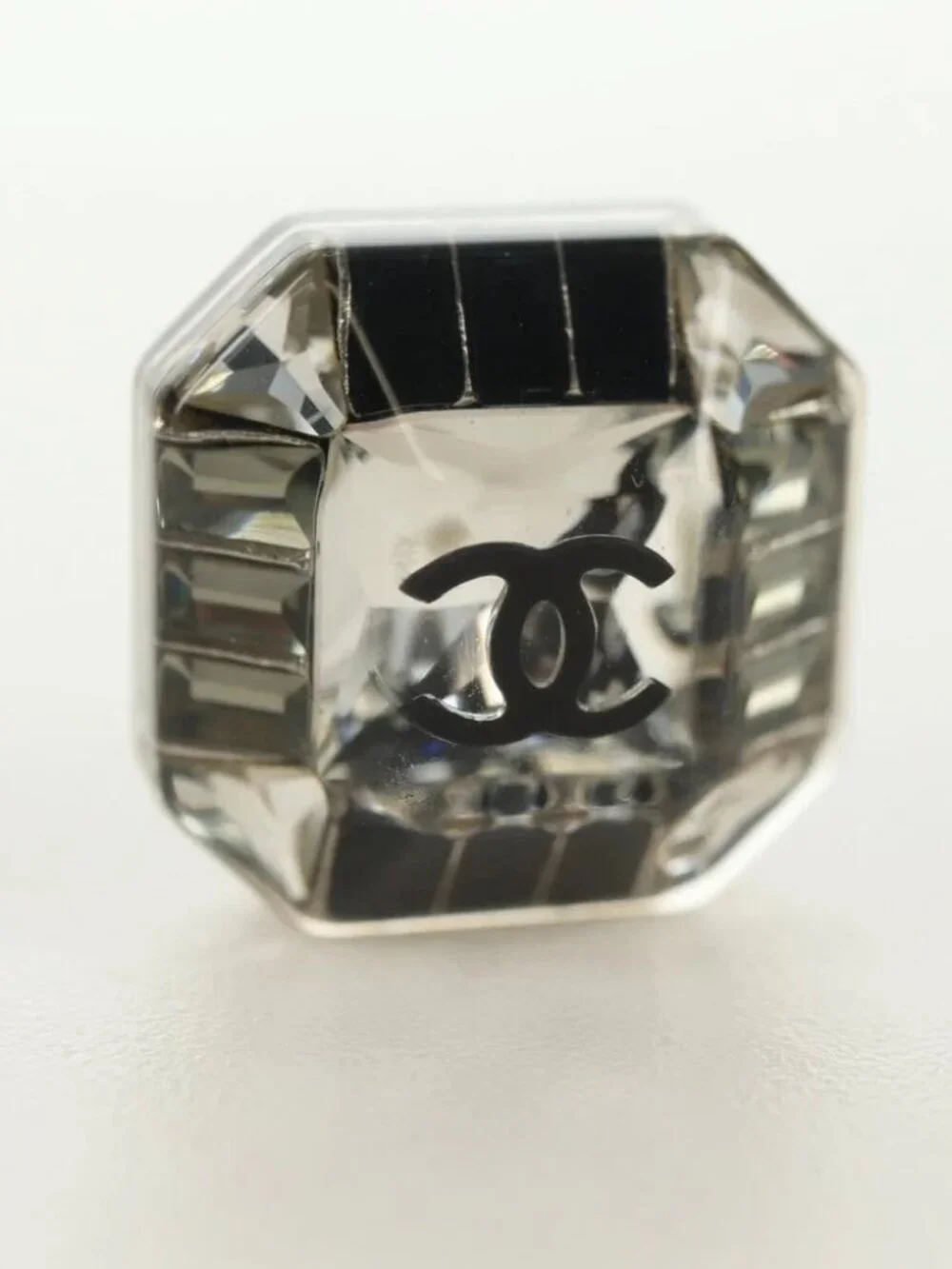 CHANEL COCO Mark Pierce metal Clear CC Auth 181297M